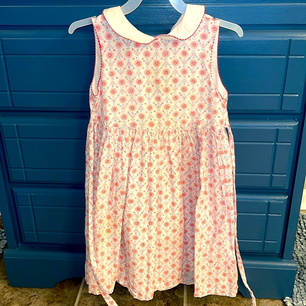 Excellent condition. Cute white collar, red scalloped trim around sleeve.